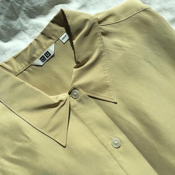 Uniqlo U Beige Short Sleeve Button Up - Picture 2 of 2